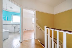 Landing upstairs- click for photo gallery